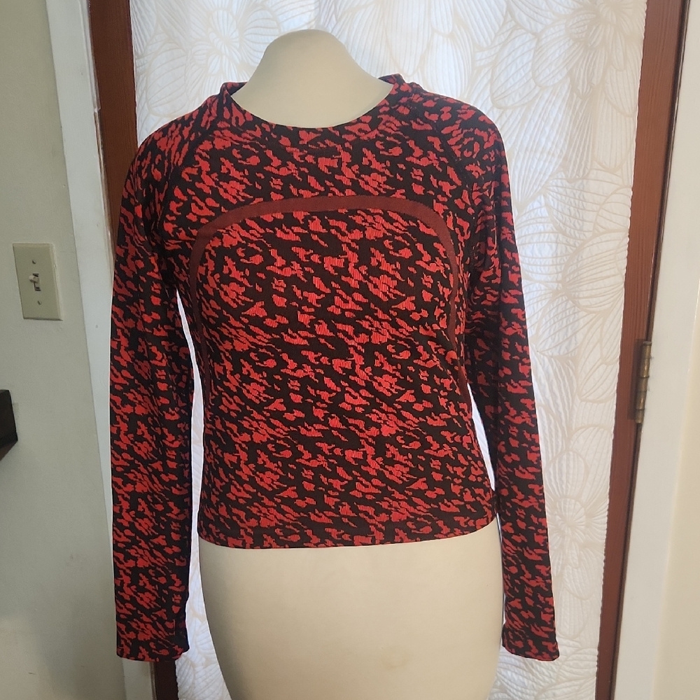 Bodycon Red Black Long Sleeve Gorpcore Top Gym Beach City Hike Size Large - Picture 1 of 6